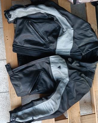 completo abbigliamento moto