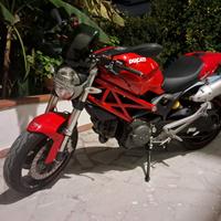 Ducati monster 696 colore rosso