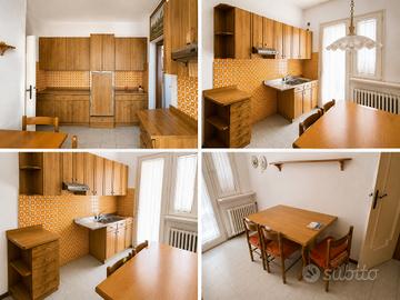 cucina in legno completa solida e funzionale