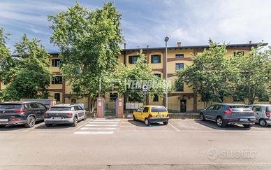 TRE LOCALI CON BOX E CANTINA