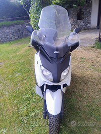 Scooter - moto - Yamaha Xmax 250