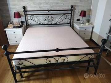 Struttura letto matrimoniale in ferro battuto