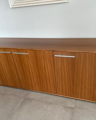 Mobili legno con mensole
