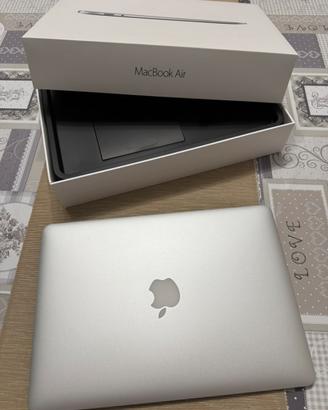 MacBook Air 13 inch + Apple watch serie2 - 42 mm