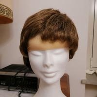 Parrucca da donna, castano chiaro taglio corto
