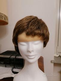 Parrucca da donna, castano chiaro taglio corto