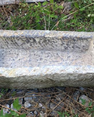 ANTICA VASCA IN PIETRA FIORIERA