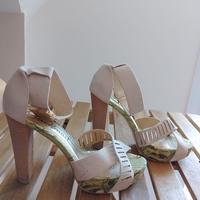 Sandalo da donna in pelle scamosciata con tacco