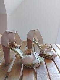 Sandalo da donna in pelle scamosciata con tacco