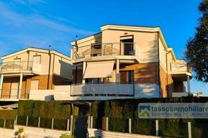 Appartamento di 110 m² con più di 5 locali e box a