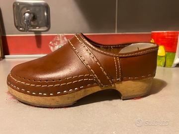 Zoccoli in legno  e pelle