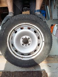 cerchi in ferro 15 pollici con pneumatici da neve 