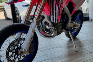 TM SMR300 ES Fi 2t limited edition pink