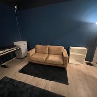 Divano due posti velluto beige e legno sfoderabile