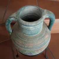 Vaso anfora con supporto. 
