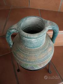 Vaso anfora con supporto. 