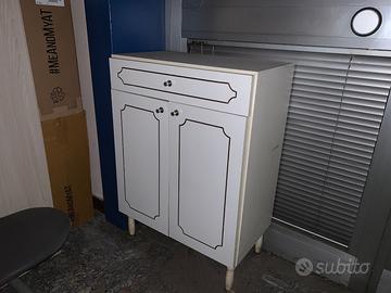 Mobiletto bianco