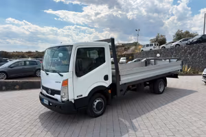 Nissan Cabstar 2.5 110 cv cassone fisso