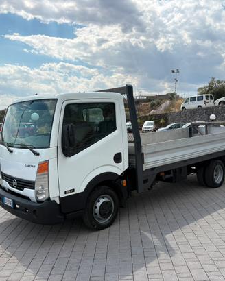 Nissan Cabstar 2.5 110 cv cassone fisso