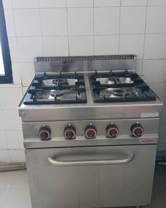 Cucina 4 fuochi professionale a gas con forno 80x7