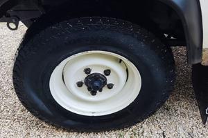 Gomme e cerchi defender r16