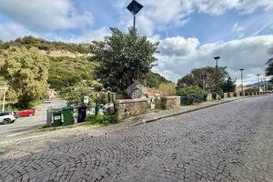 2 LOCALI A FORIO