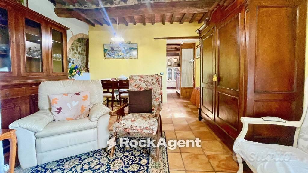 Rustico / Casale di 395 m² con più di 5 locali a S - Vista 4