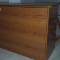 Cassettiera e mobiletti per camera