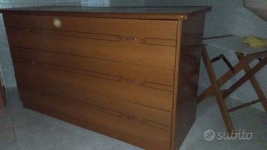 Cassettiera e mobiletti per camera