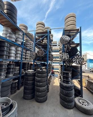DISPONIBILI CERCHI E GOMME