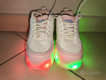 Scarpe da ginnastica con ruote retraibili