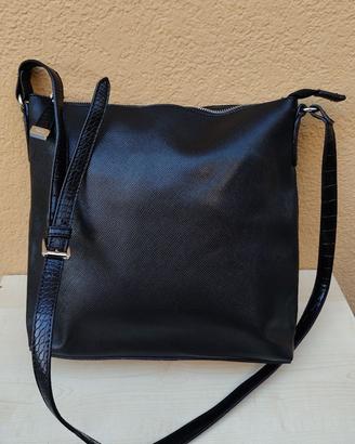 BORSA A TRACOLLA IN ECOPELLE NERA CARPISA