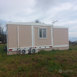 Doppia casa su ruote con targa