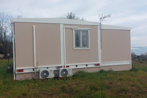 Doppia casa su ruote con targa