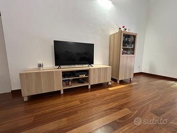 Parete attrezzata e vetrinetta IKEA