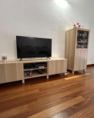 Parete attrezzata e vetrinetta IKEA
