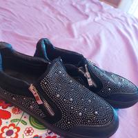 Scarpe comode luccicanti