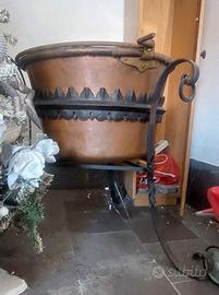 Antico paiolo in rame
