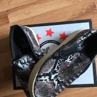 JC play by Jeffrey Campbell