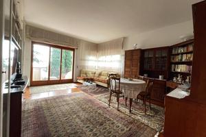Appartamento di 150 m² con 5 locali e box auto a S