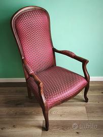 Poltrona vintage con struttura in legno