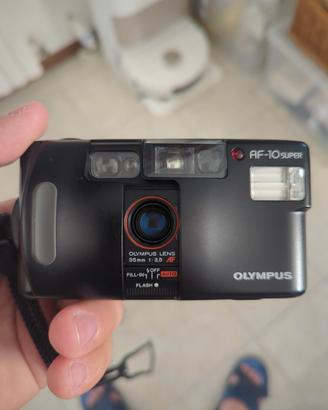 Olympus AF-10 super 35mm rullino