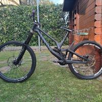 BICI DOWNHILL - Canyon Sender CFR Underdog 