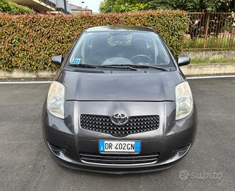 Toyota Yaris 1.0 5 porte