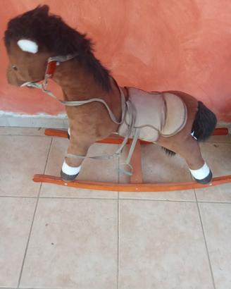 cavalluccio a dondolo