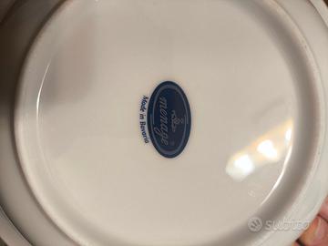 Completo piatti bicchieri e tazze