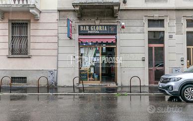 VENDITA LOCALE COMMERCIALE CON AMPIO GIARDINO PRIV