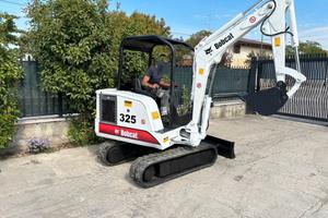 E152 Escavatore 25Q Bobcat 325
