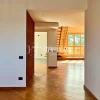 ATTICO SU DUE LIVELLI CON BALCONI, TERRAZZO, BOX E