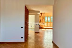 ATTICO SU DUE LIVELLI CON BALCONI, TERRAZZO, BOX E